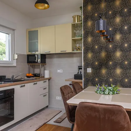 Goldy * 特罗吉尔